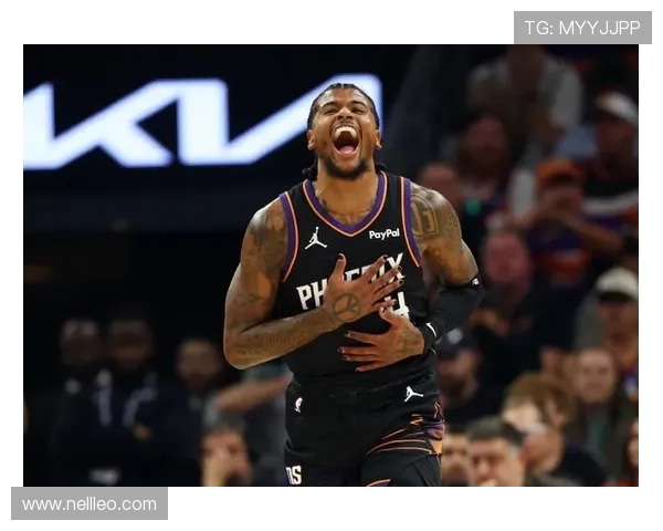 杰伦·格林相比上季少打单打转挡拆，三分效率回升