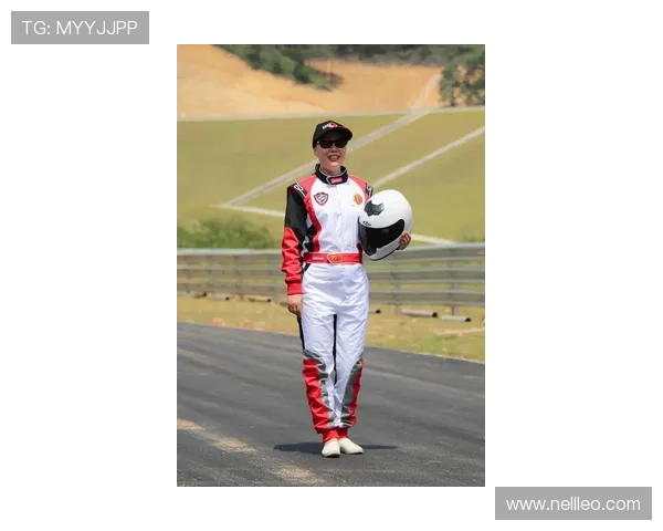 覃海洋真是活脱脱的反差萌，赛场上拼命划桨，私下竟然爱收藏豪车？